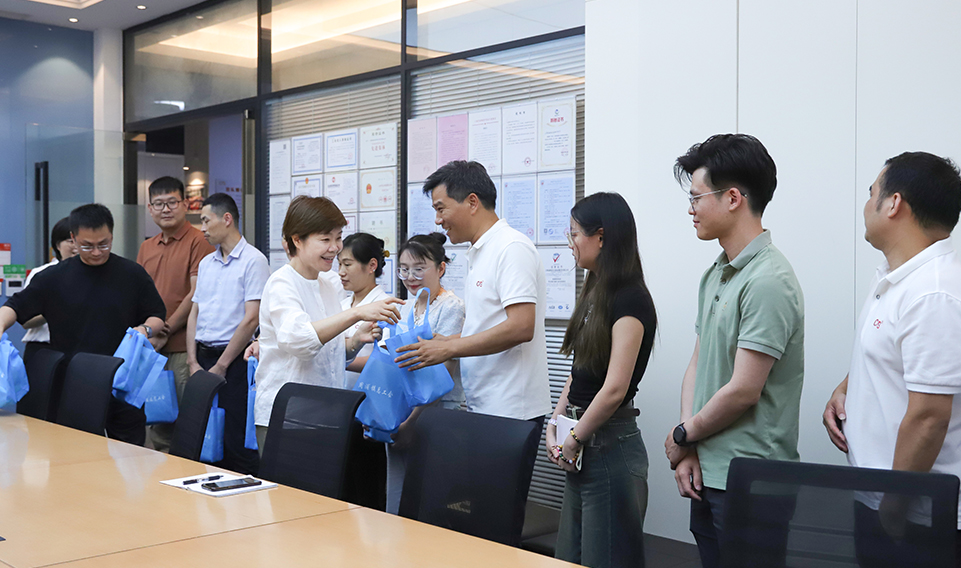 “夏日送清涼”上海誠(chéng)格慰問(wèn)行